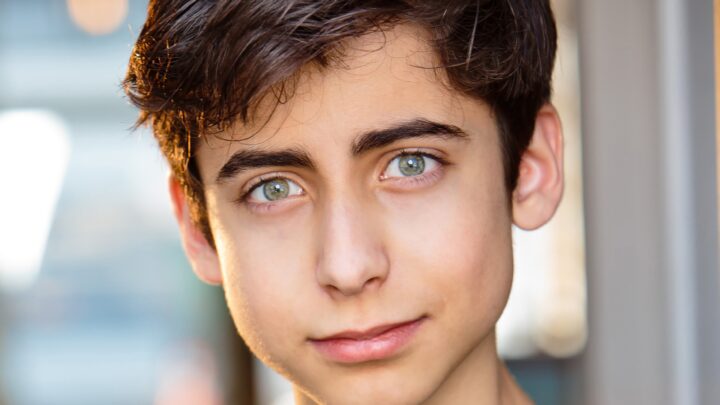 Aidan Gallagher Biography: Girlfriend, Height, Age, Parents, Net Worth, Songs, TV Shows, Instagram, Brother, Phone Number, Siblings, Wikipedia