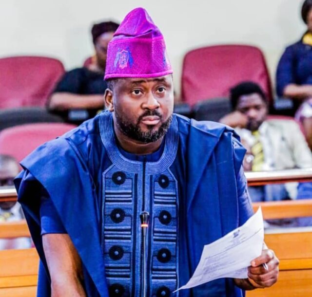 Desmond Elliot Bio, Children, Wife, Age, Daughter, Net Worth, Twins, House Pictures, State Of Origin, Bridge, Meaning, Twitter, Wikipedia