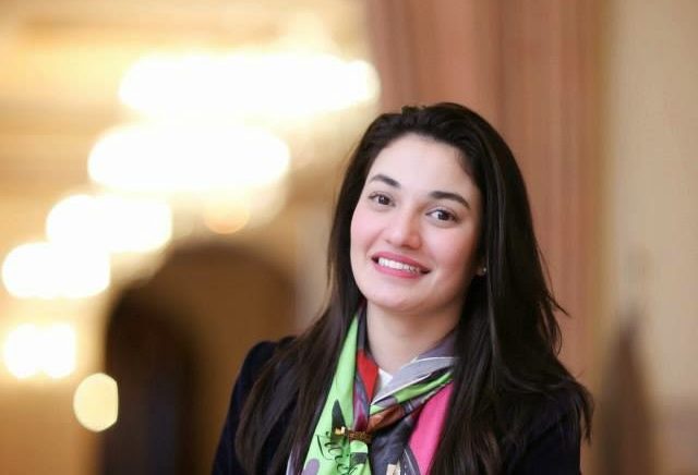 Muniba Mazari Bio, Husband, Age, Quotes, Son, Net Worth, Speech, Wedding Pics, Videos, Life Story, Achievements, Paintings, Wikipedia