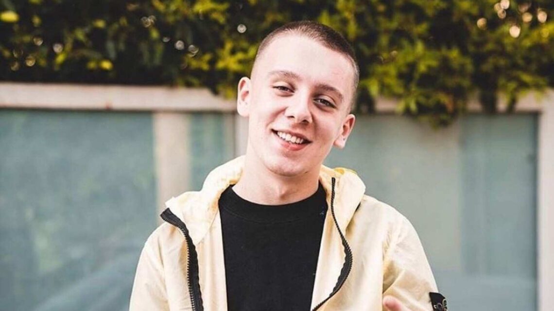 Aitch Biography: Songs, Girlfriend, Net Worth, Meaning, Age, Height, Baby, Arrdee, Instagram, Group, Wikipedia, Real Name Aitch Biography: Songs, Girlfriend, Net Worth, Meaning, Age, Height, Baby, Arrdee, Instagram, Group, Wikipedia, Real Name