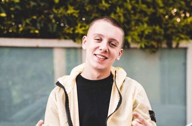 Aitch Biography, Songs, Girlfriend, Net Worth, Meaning, Age, Height, Baby, Arrdee, Instagram, Group, Wikipedia, Real Name
