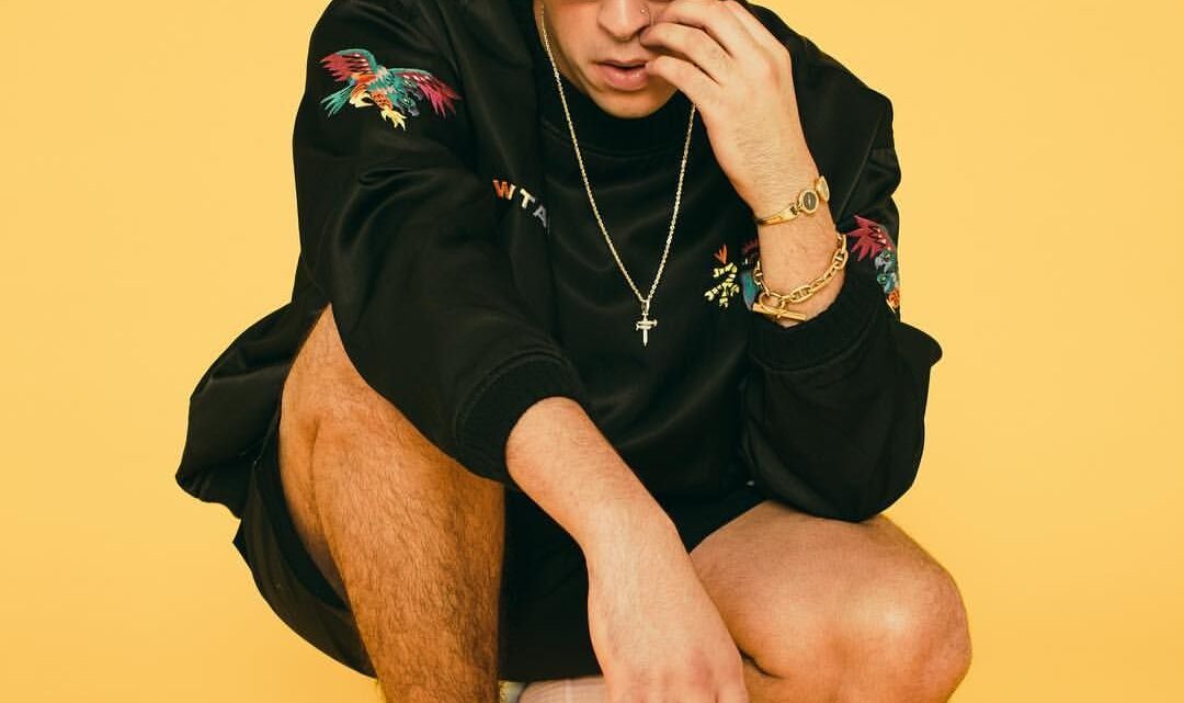 Bad Bunny Biography: Wife, Songs, Net Worth, Dakiti, Age, WWE, Albums, Girlfriend, Height, Merch, Narcos, Concert, House, Instagram, Wikipedia