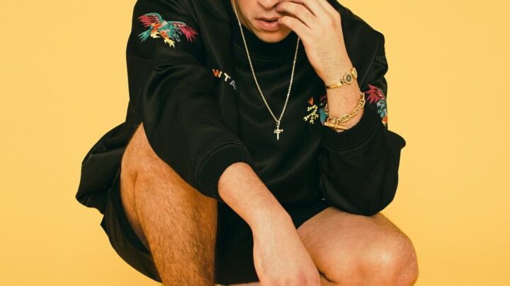 Bad Bunny Biography: Wife, Songs, Net Worth, Dakiti, Age, WWE, Albums, Girlfriend, Height, Merch, Narcos, Concert, House, Instagram, Wikipedia