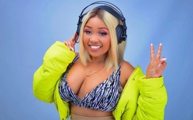 DJ Hlo Biography: Boyfriend, Age, Real Name, Net Worth, Husband, Instagram, Songs, Child, Isibani, Photos, Wikipedia