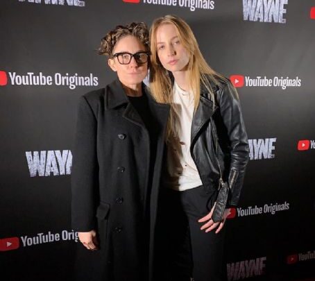 Stevie Wynne Levine’s Girlfriend Cassie Cobb Biography: Age, Net Worth, Birthday, Husband, Height, Wikipedia, Jessica Simpson, Photos