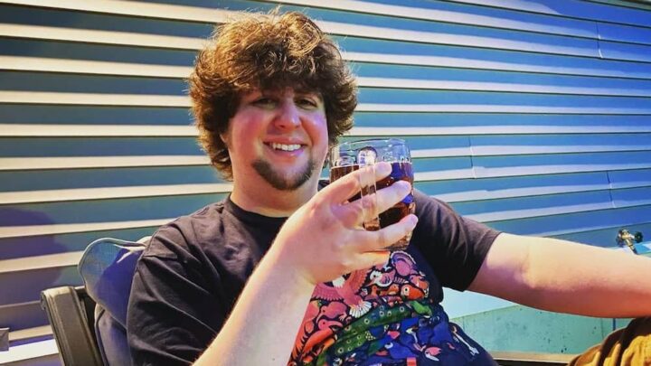 JonTron Biography: Wife, Age, YouTube, Net Worth, Memes, Movies, TV Shows, Twitter, Girlfriend, Flex Tape, Wikipedia, Merch, Reddit