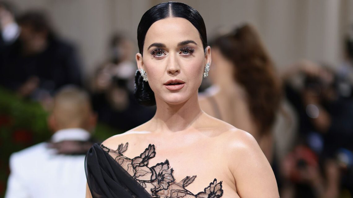 Katy Perry Biography: Husband, Child, Age, Net Worth, Height, Boyfriend, Songs, Albums, Tattoo, Instagram, YouTube, Daughter, Wikipedia, Firework