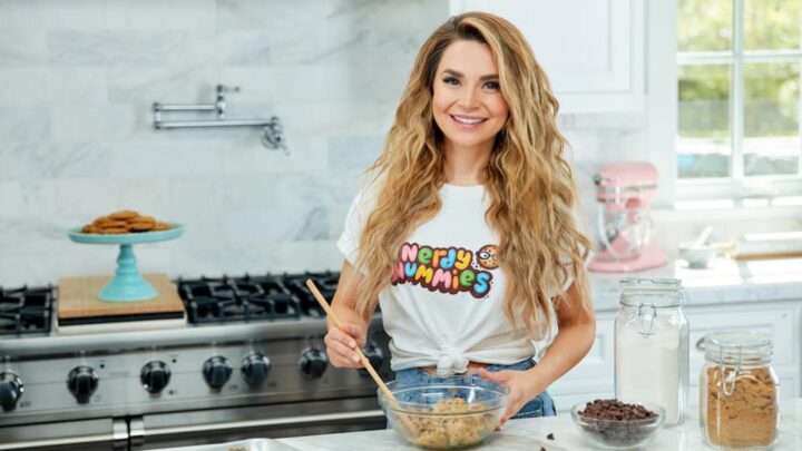 Rosanna Pansino Biography: Net Worth, Height, Age, Sister, Husband, TikTok, Boyfriend, YouTube, Baking Line, Wikipedia, Recipes