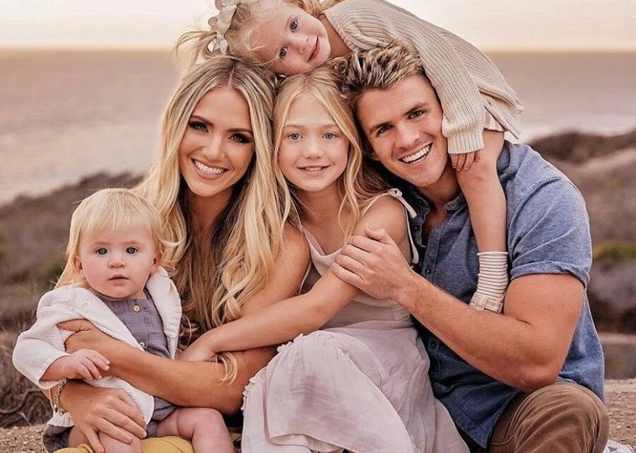 Everleigh Rose Smith Soutas Biography: Age, Dad, TikTok, Net Worth, Mom, Birthday, Instagram, Dance, School, Wikipedia, Height Everleigh Rose Smith Soutas Biography: Age, Dad, TikTok, Net Worth, Mom, Birthday, Instagram, Dance, School, Wikipedia, Height