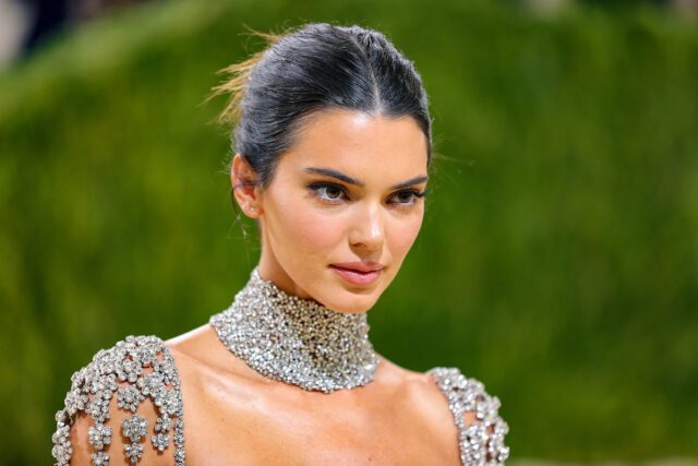 Kendall Jenner Biography: Net Worth, Age, Height, Boyfriends, Parents, Husband, Instagram, Devin Booker, Met Gala, Siblings, Hair Color, Wikipedia