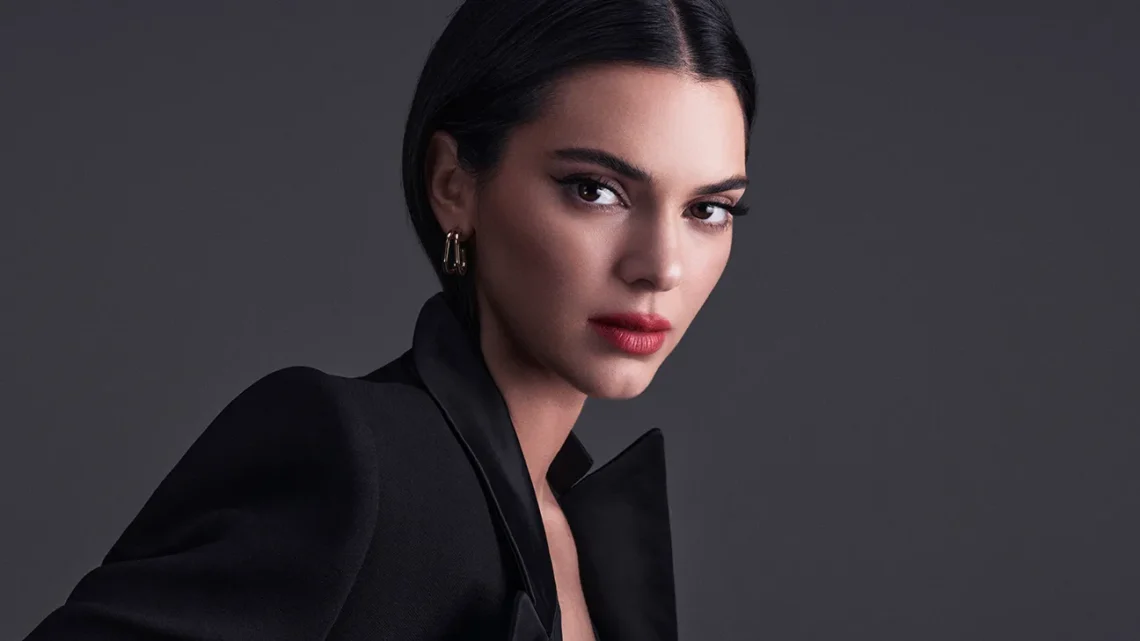 Kendall Jenner Biography: Net Worth, Age, Height, Boyfriends, Parents, Husband, Instagram, Devin Booker, Met Gala, Siblings, Hair Color, Wikipedia