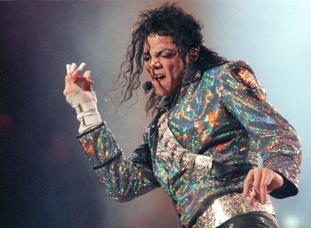 Michael Jackson Bio, Songs, Age, Albums, Girlfriend, Net Worth, Family, Sister, Parents, Children, Siblings, Cause Of Death, Wikipedia