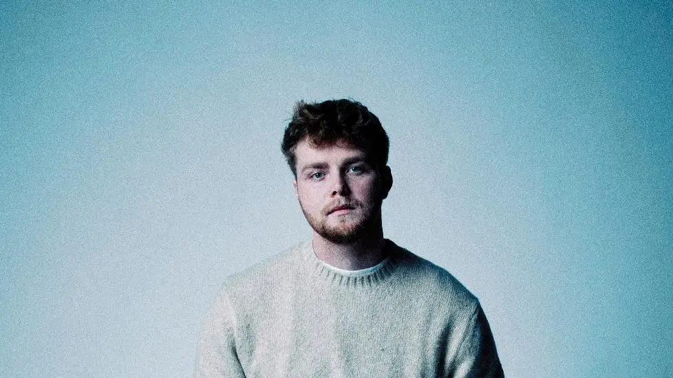 Alex Warren Biography: Age, Parents, TikTok, Net Worth, Girlfriend, Parents, Height, LinkedIn, YouTube, Wikipedia, Instagram, Twitter, Merch