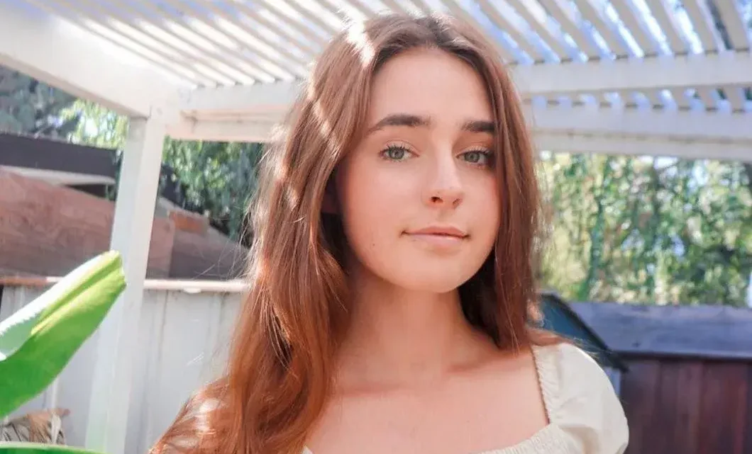 Ashley Wicka Biography: Age, Net Worth, YouTube, Boyfriend, TikTok, Height, Smoothie Bowl, Instagram, Merch, Wikipedia