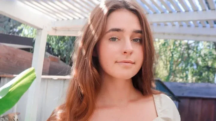 Ashley Wicka Biography: Age, Net Worth, YouTube, Boyfriend, TikTok, Height, Smoothie Bowl, Instagram, Merch, Wikipedia