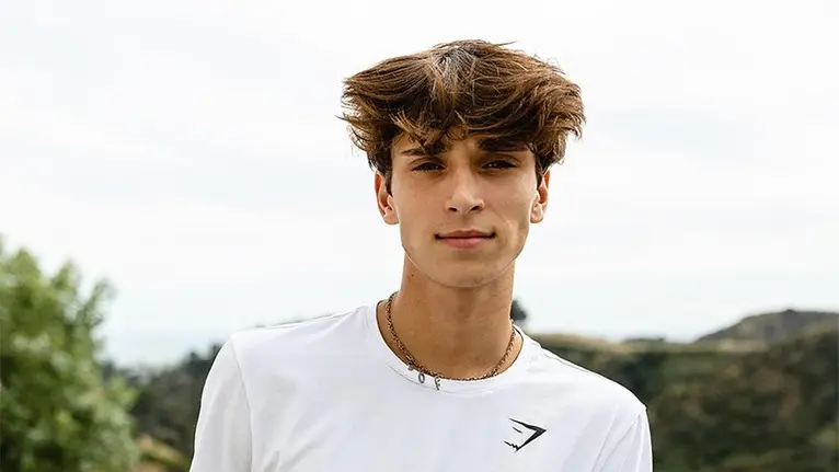 Josh Richards Biography: Height, Girlfriend, Age, TikTok, Net Worth, Parents, Movies, Sister, The Voice, Hair, YouTube, Nessa Barrett, Wikipedia