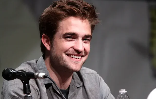 Robert Pattinson Biography: Wife, Age, Batman, Net Worth, Height, Instagram, Movies, Girlfriend, Meme, Young, Wikipedia, Partner, Siblings