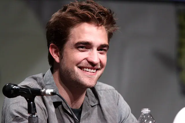 Robert Pattinson Biography: Wife, Age, Batman, Net Worth, Height, Instagram, Movies, Girlfriend, Meme, Young, Wikipedia, Partner, Siblings