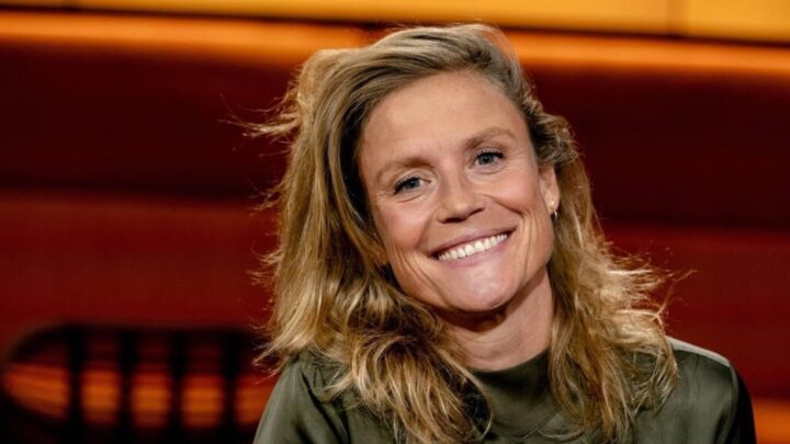 Sophie Hilbrand Biography: Net Worth, Husband, Age, Instagram, Boyfriend, Interview, Twitter, Wikipedia, Height, Partner, Children