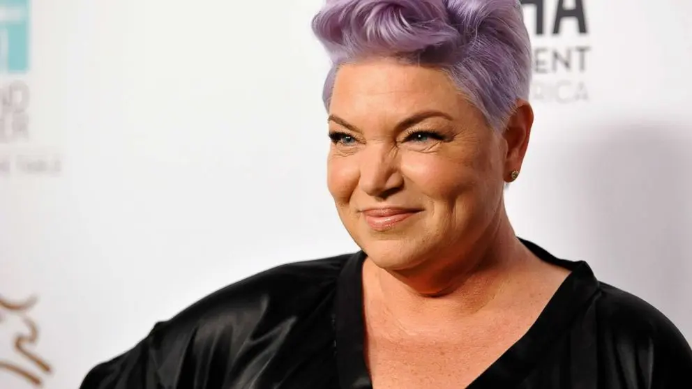 Mindy Cohn Biography: Partner, Net Worth, Height, Age, Parents, Movies, TV Shows, Husband, Brad Pitt, Angelina Jolie, Images, Height, Illness