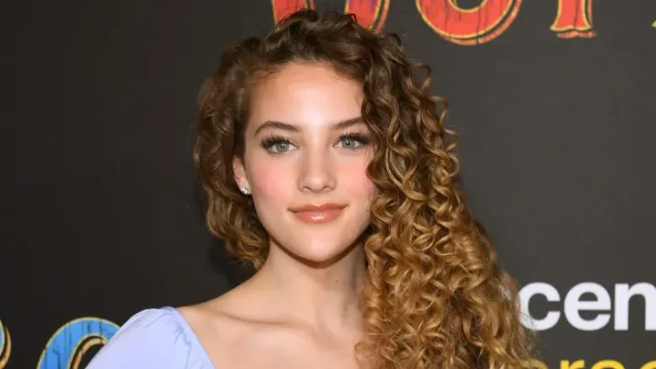Sofie Dossi Biography: Age, Height, Boyfriend, Net Worth, Kid, Instagram, Dom Brack, Videos, Wikipedia, Songs, YouTube, America’s Got Talent