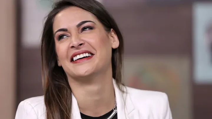 Shashi Naidoo Biography: Husband, Age, Father, Net Worth, White, Parents, Boyfriend, Height, Instagram, Mother, House, Wikipedia, Pictures Shashi Naidoo Biography: Husband, Age, Father, Net Worth, White, Parents, Boyfriend, Height, Instagram, Mother, House, Wikipedia, Pictures