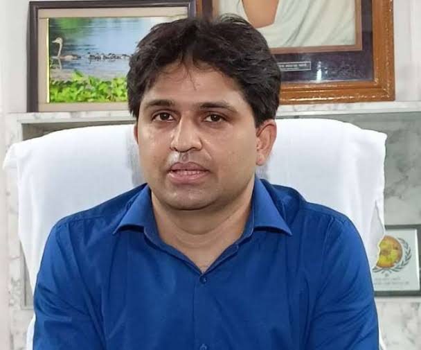 Vijay Kiran Anand Biography, Wife, Age, Net Worth, Wikipedia, Education, UPSC Rank, Cast, Family, Contact Number, IAS, Qualifications