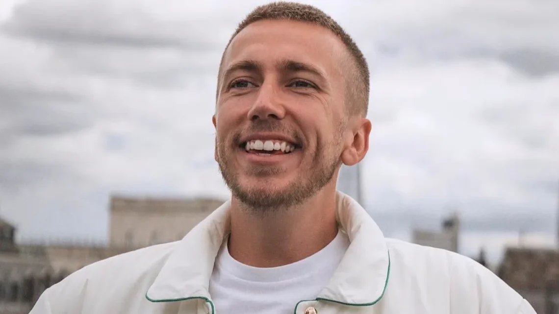 Miniminter Biography: Height, Real Name, Age, Net Worth, Girlfriend, Game, Twitter, Reddit, Twitch, Socialblade, Instagram, Wikipedia