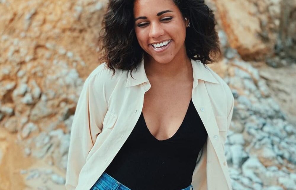 Alexi McCammond Biography: Mother, Instagram, Husband, Age, Net Worth, Boyfriend, Fiancé, Education, Teeth, Wikipedia, Twitter, Engagement Alexi McCammond Biography: Mother, Instagram, Husband, Age, Net Worth, Boyfriend, Fiancé, Education, Teeth, Wikipedia, Twitter, Engagement
