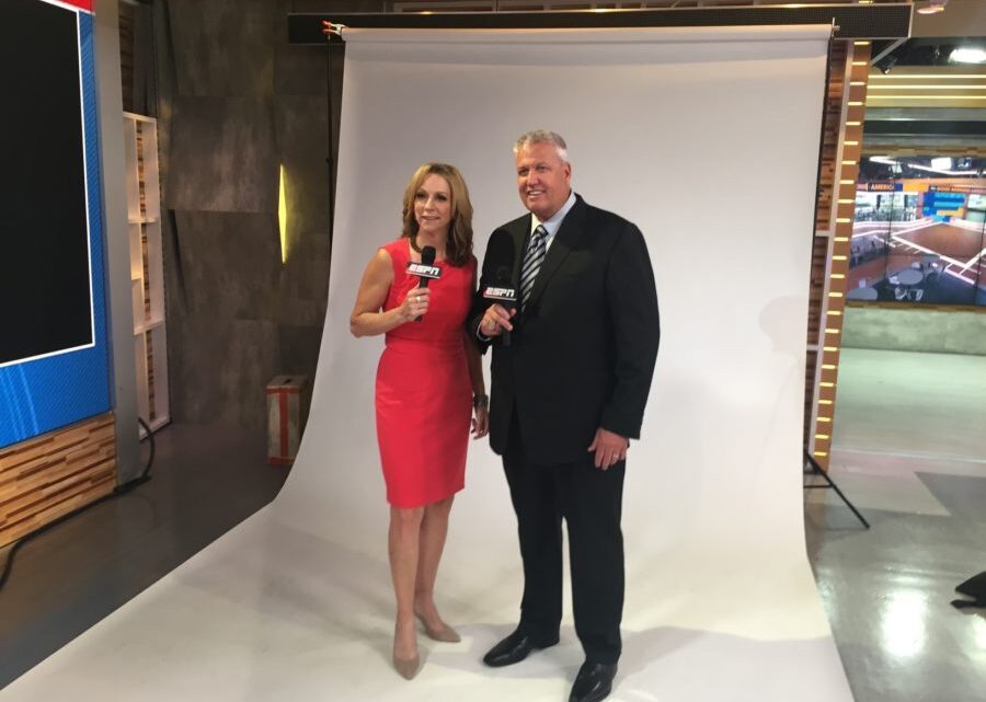 Beth Mowins Biography: Husband, Memes, Net Worth, Accent, Twitter, Age, Videos, Game, ESPN, Wikipedia, Height Beth Mowins Biography: Husband, Memes, Net Worth, Accent, Twitter, Age, Videos, Game, ESPN, Wikipedia, Height