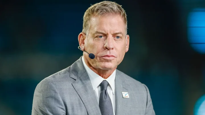 Troy Aikman Biography: Net Worth, Stats, Age, Son, Daughters, Wife, Salary, Hand Size, Wikipedia, Young, ESPN, Rookie Card