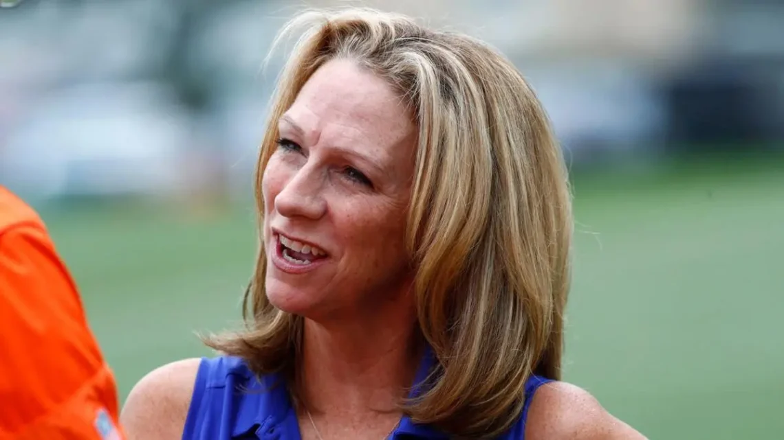 Beth Mowins Biography: Husband, Memes, Net Worth, Accent, Twitter, Age, Videos, Game, ESPN, Wikipedia, Height