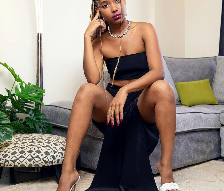 Elodie Zone Biography: Boyfriend, Real Name, Age, Father, Mother, Net Worth, Brother, Nationality, Family, Instagram, YouTube, Height Elodie Zone Biography: Boyfriend, Real Name, Age, Father, Mother, Net Worth, Brother, Nationality, Family, Instagram, YouTube, Height