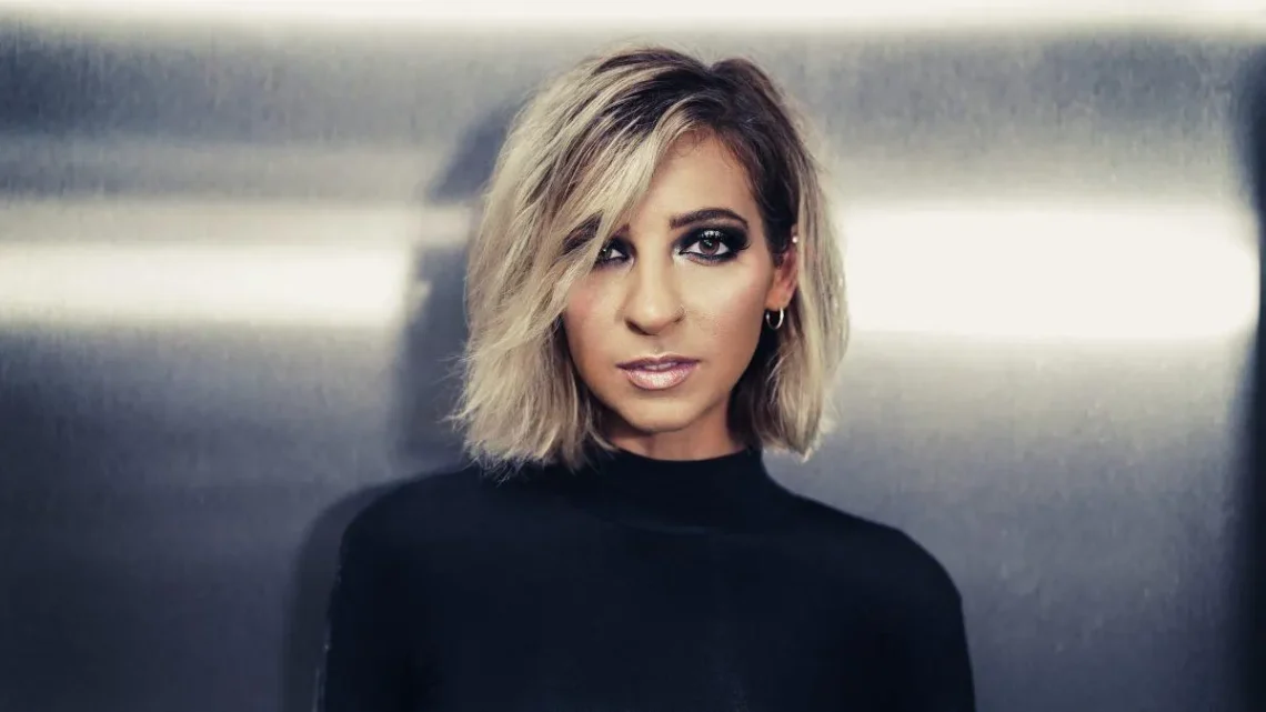 Gabbie Hanna Biography: TikTok, Age, Drama, Net Worth, Boyfriend, Twitter, Poetry, Videos, Movies, TV Shows, Ethnicity, Neck Tattoo