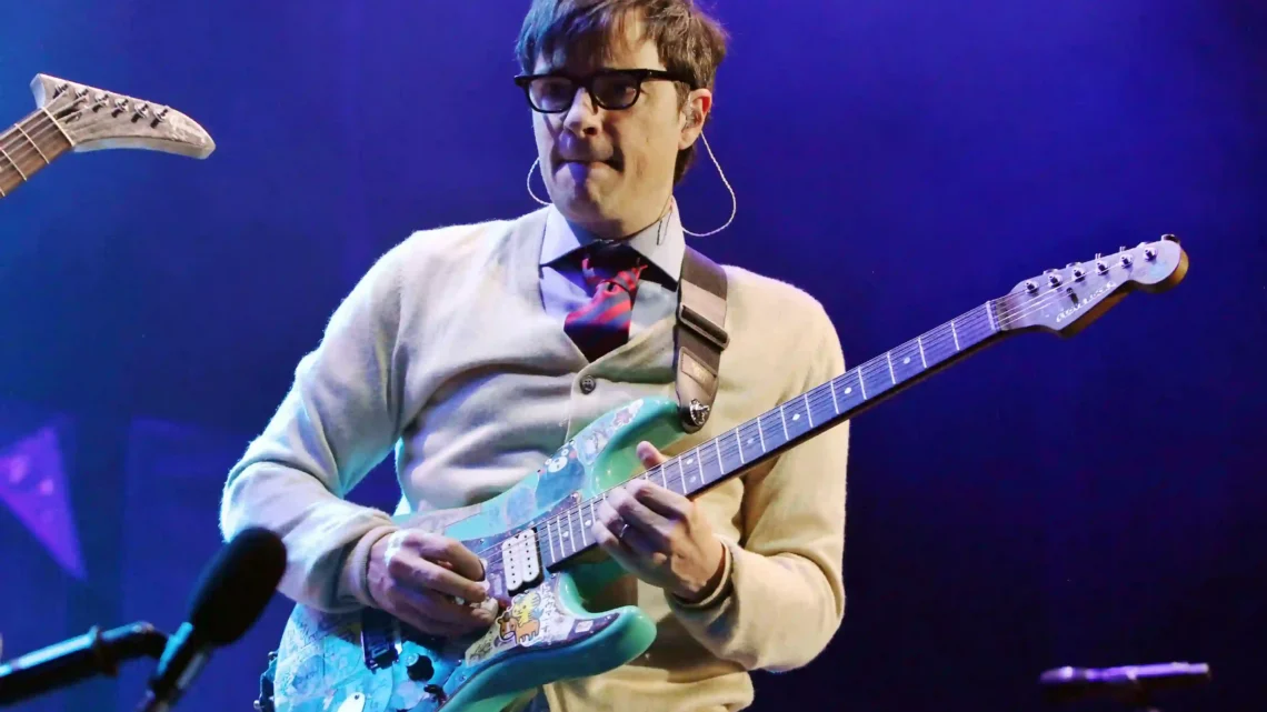 Rivers Cuomo Biography: Wife, Net Worth, Height, Age, Family, Young, Guitar, 1994, Harvard