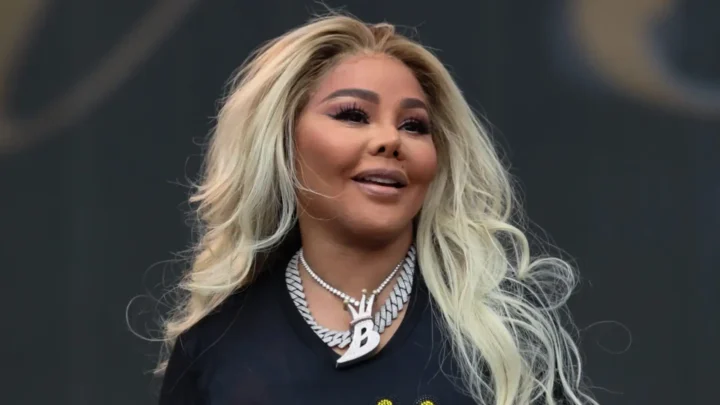 Lil’ Kim Biography: Net Worth, Husband, Age, Height, Boyfriend, Songs, Daughter, Awards