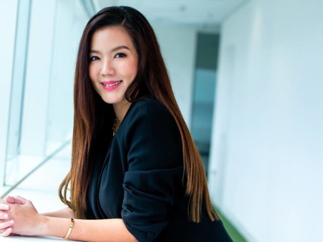 Rui En Biography: Married Husband, Education, Age, Shows, Daughter, Height, Net Worth, Instagram