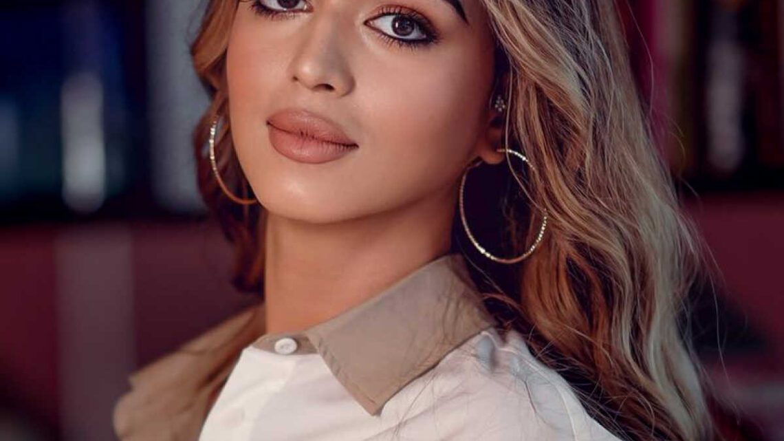 Jumana Khan Biography: Family, Age, Husband, Nationality, Net Worth, Siblings, Instagram, Height, Wikipedia, Details Jumana Khan Biography: Family, Age, Husband, Nationality, Net Worth, Siblings, Instagram, Height, Wikipedia, Details