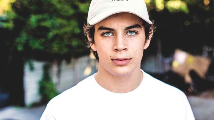 Hayes Grier Biography: Age, Twitter, Girlfriend, Net Worth, Height, Instagram, Brother, Birthday, Parents, Netflix, Show