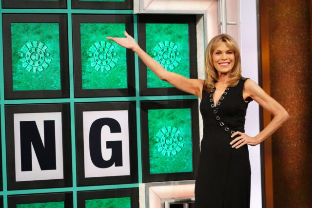 Vanna White Biography: Age, Net Worth, Parents, Husband, Income, Children, Family, Height