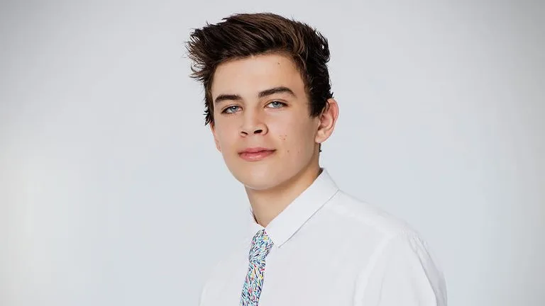 Hayes Grier Biography: Age, Twitter, Girlfriend, Net Worth, Height, Instagram, Brother, Birthday, Parents, Netflix, Show