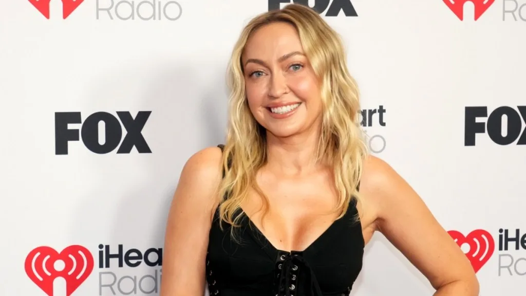 Brandi Cyrus Biography: Net Worth, Age, Band, Boyfriend, Movies, Husband, Siblings, Parents, Height