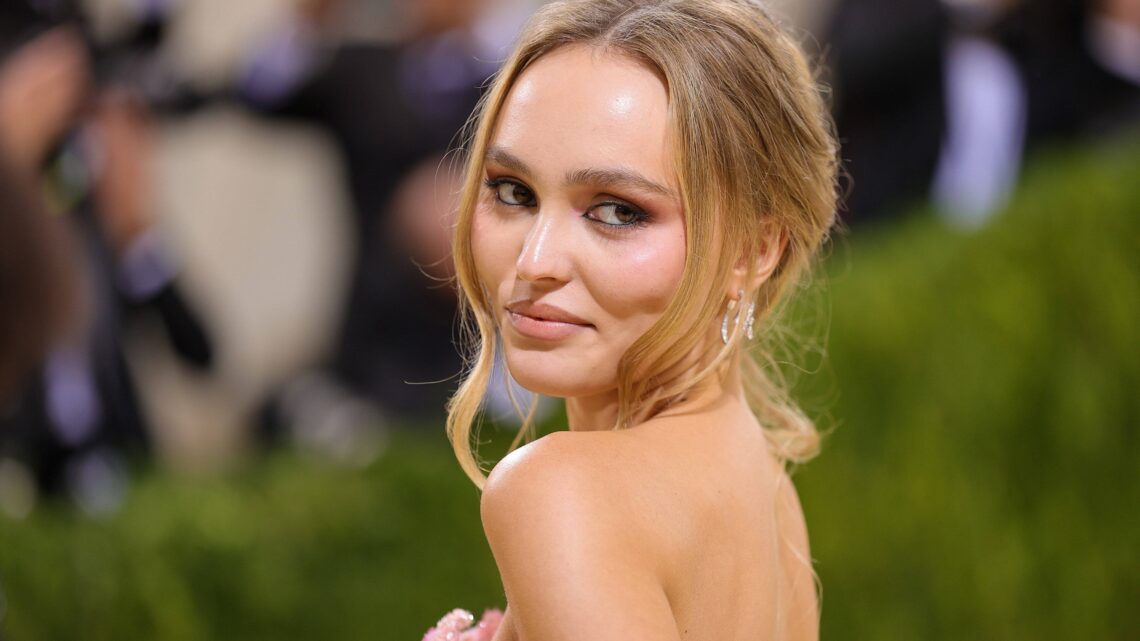 Lily-Rose Depp Biography: Age, Movies & TV Shows, Net Worth, Boyfriend, Height, Parents, Instagram, Relationships