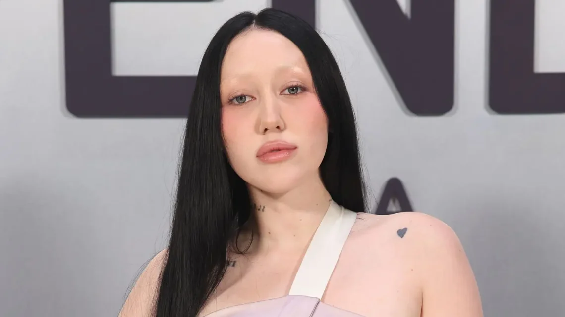 Noah Cyrus Biography: Songs, Net Worth, Siblings, Instagram, Boyfriend, Age, Tour, Videos, Parents, Family