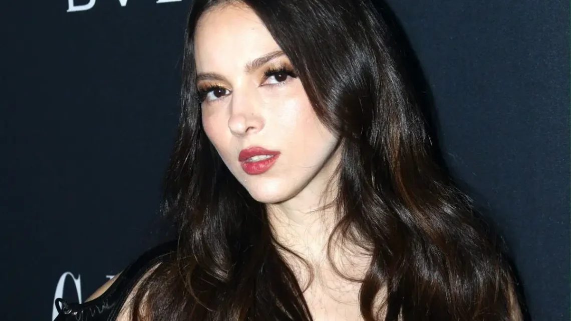 Paty Cantú Biography: Songs, Age, Boyfriend, Albums, Net Worth, Height