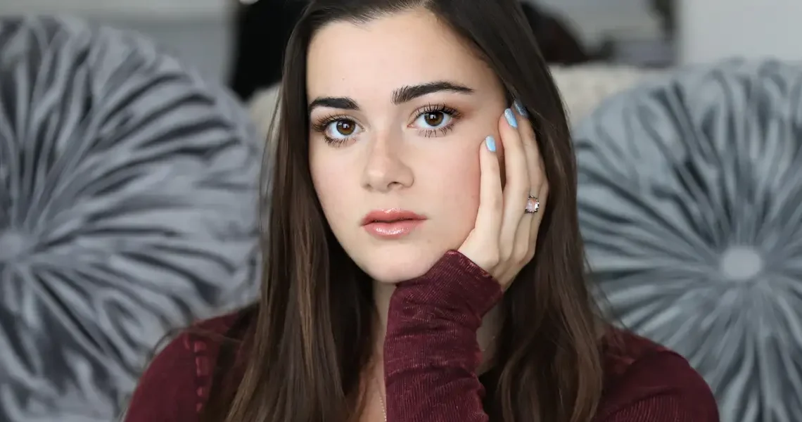 CloeCouture Biography: Age, SNL, Net Worth, Instagram, Boyfriend, TikTok, Music, Height, Parents, Siblings