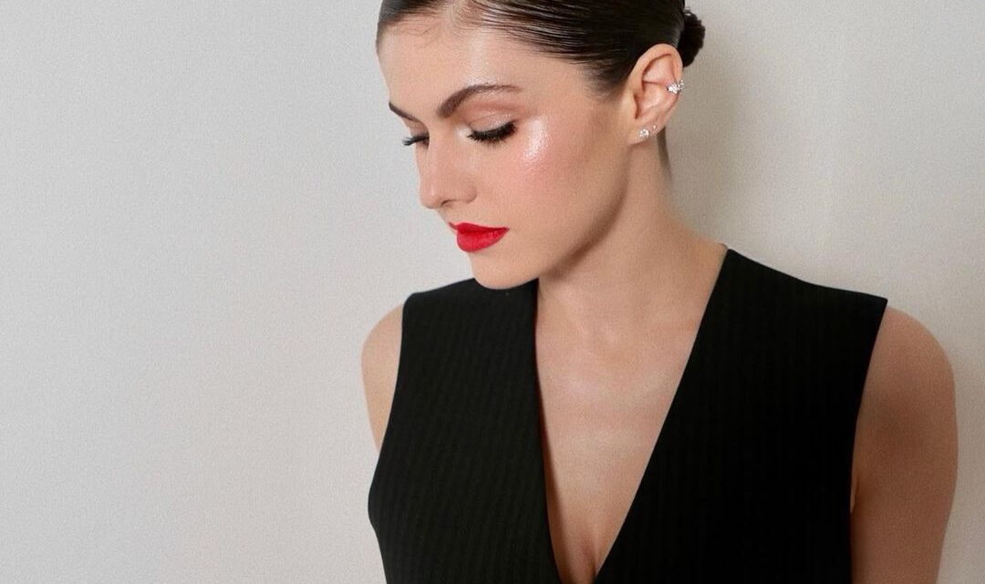 Alexandra Daddario Biography: Husband, Movies & TV Shows, Age, Children, Net Worth, Eyes, Height, Pictures Alexandra Daddario Biography: Husband, Movies & TV Shows, Age, Children, Net Worth, Eyes, Height, Pictures