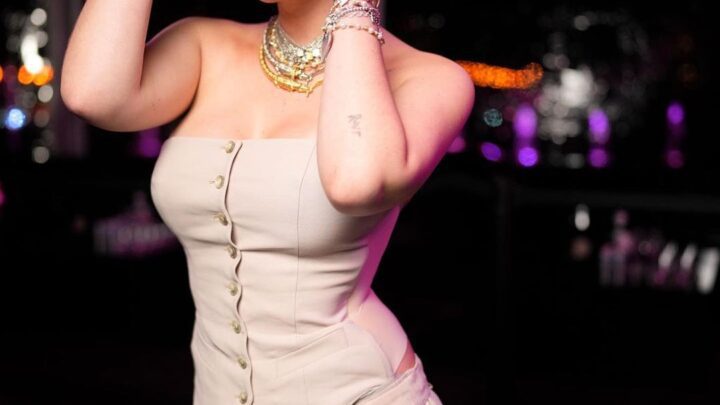 Bella Thorne Biography: Net Worth, Age, Movies & TV Shows, Husband, Instagram, Height, Boyfriend