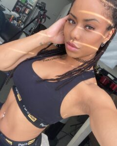 Kira Noir Biography: Age, Videos, Net Worth, Boyfriend, Height