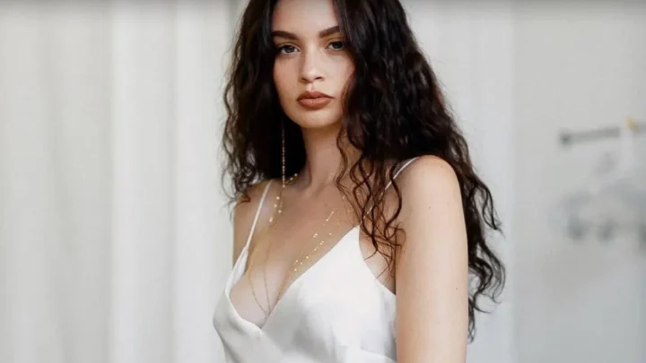 Sabrina Claudio Biography: Songs, Age, Boyfriend, Net Worth, Parents, Albums, Concerts